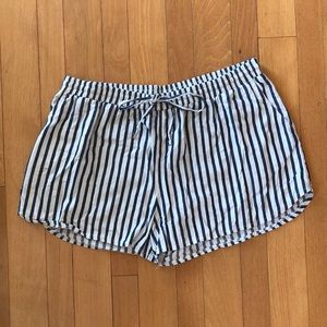XL Universal Thread shorts